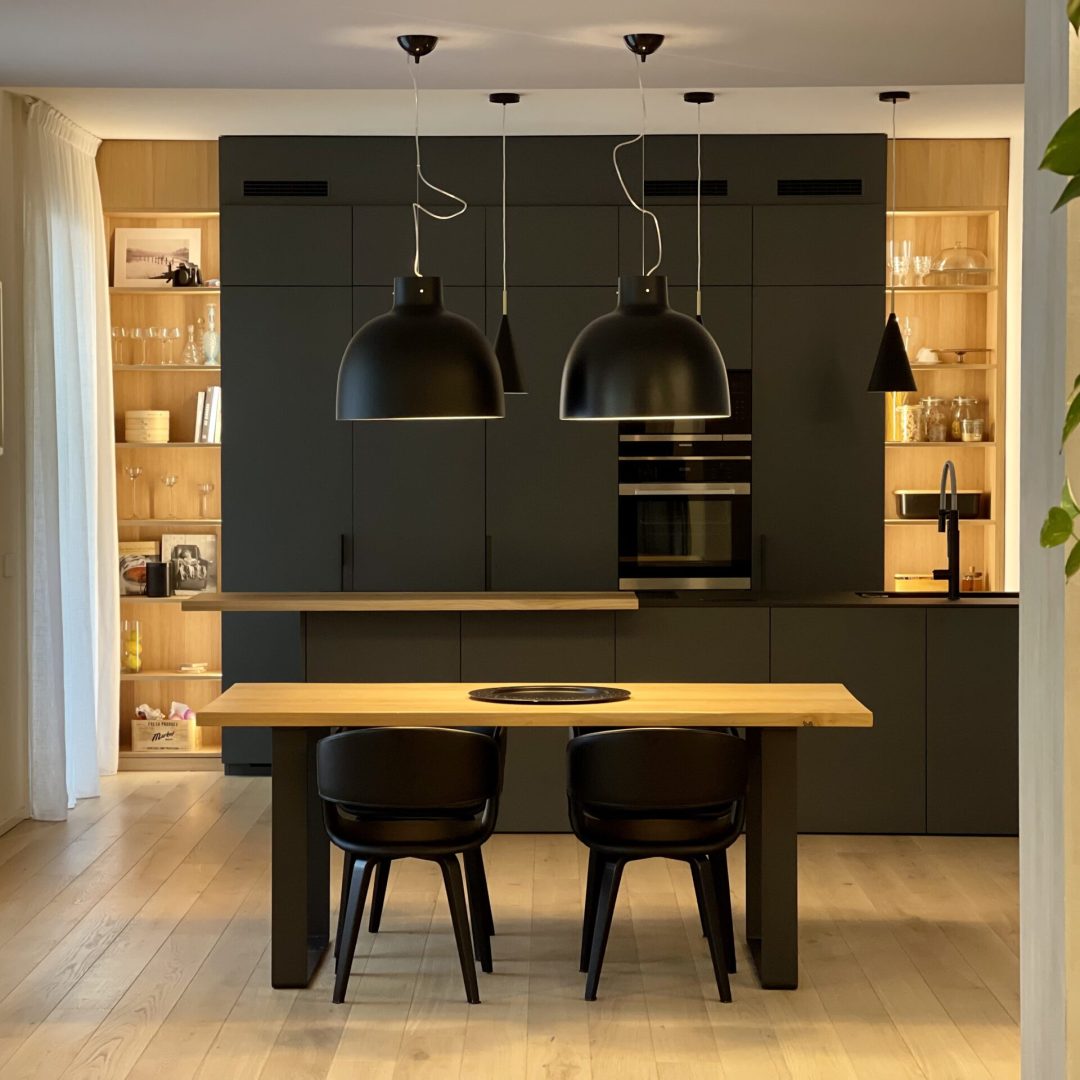 Immagine che raffigura una cucina luminosa